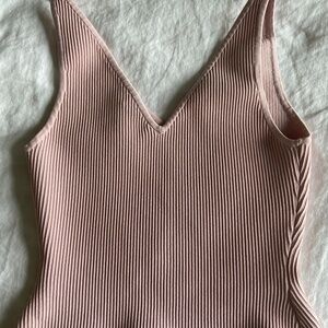 Babaton sculpt knit cropped v neck tank